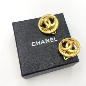 CHANEL Gold Round Earrings